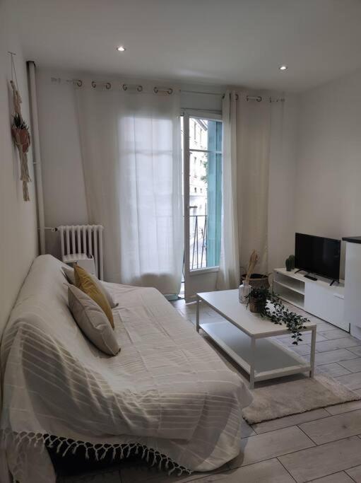 Ville: Cosy White Apartment *